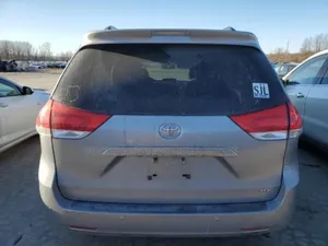 Toyota Sienna XLE FWD 8-Passenger 2013