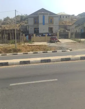 8bdrm Block of Flats in Ushafa for sale
