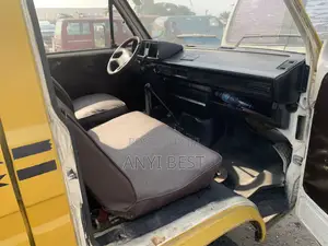 Volkswagen Transporter 1999 Yellow