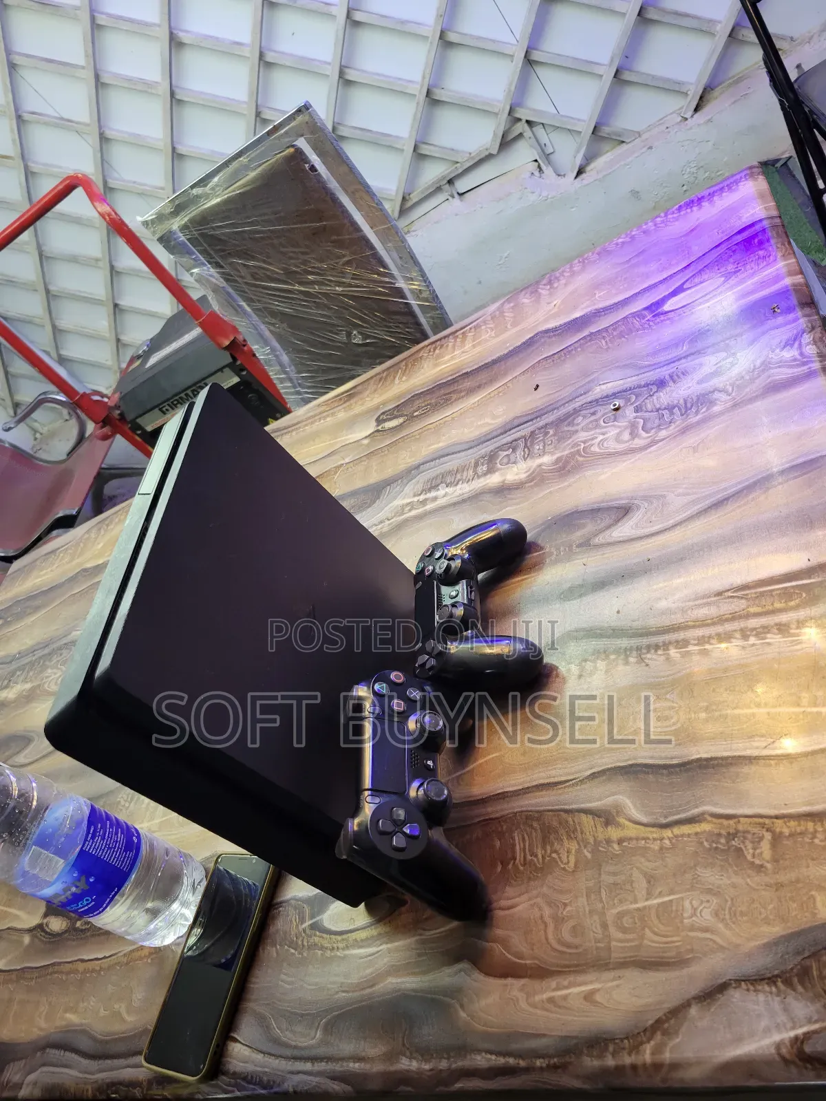 Ps4 Slim. 2pads 7games