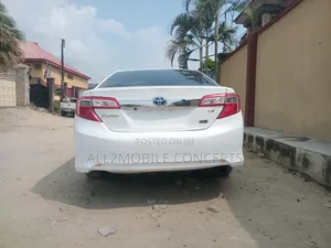 Toyota Camry LE 4dr Sedan w/Prod. End 11/13 (2.5L 4cyl 6A) 2014 White