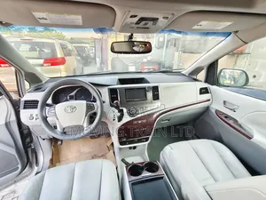 Toyota Sienna Limited FWD 7-Passenger 2013 Silver