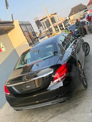 Mercedes-Benz C300 Luxury 4dr AWD 4Matic Sedan (2.0L 4cyl 7A) 2015