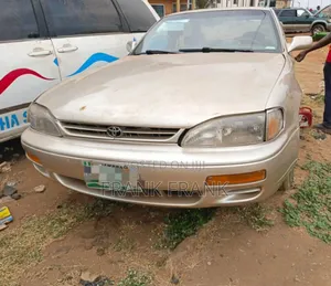 Toyota Camry Automatic 1999 Gold