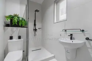 3 Bedroom Apartment a Minute Away From Imax Cinema.