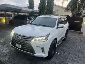 Lexus LX 570 AWD 2016 White