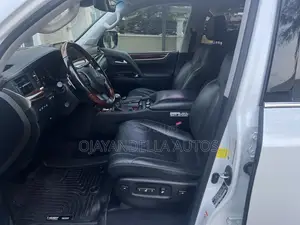 Lexus LX 570 AWD 2016 White