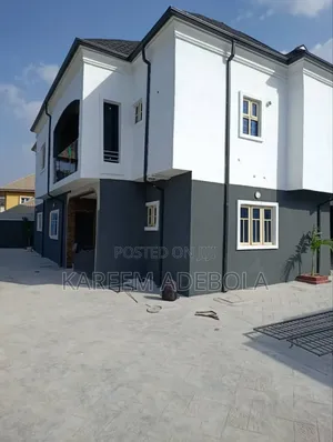 5bdrm Duplex in Adeoje Estate, Akala Express for rent