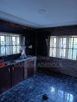 5bdrm Duplex in Adeoje Estate, Akala Express for rent
