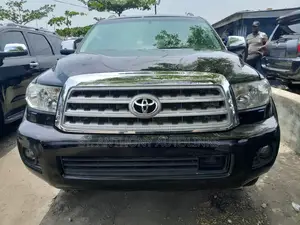 Toyota Sequoia Platinum 4dr SUV 4WD (5.7L 8cyl 6A) 2013 Black
