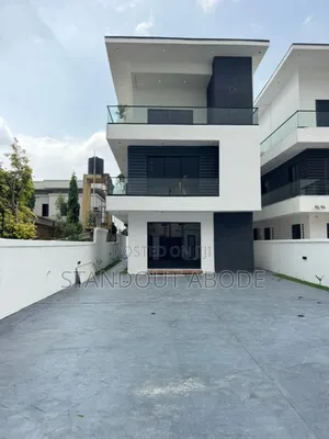 5bdrm Duplex in In An Estate, Igbo-efon for sale