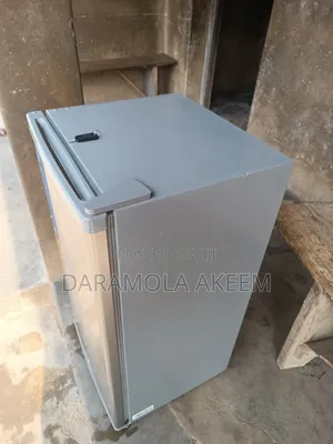 Midea Table Top Refrigerator Hs-112 Model 85l