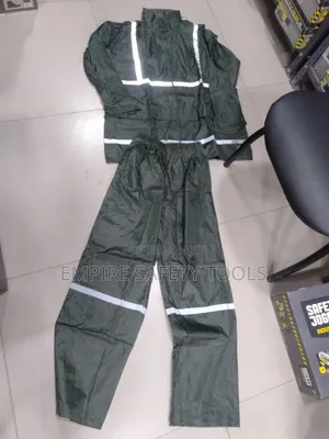 Polyester Rain Coats With Reflector
