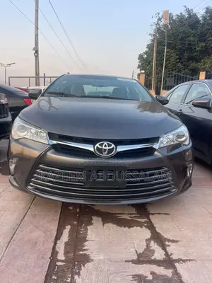 Toyota Camry XLE 4dr Sedan (2.5L 4cyl 6A) 2017 Gray