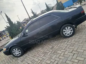 Toyota Camry 2000 Gray