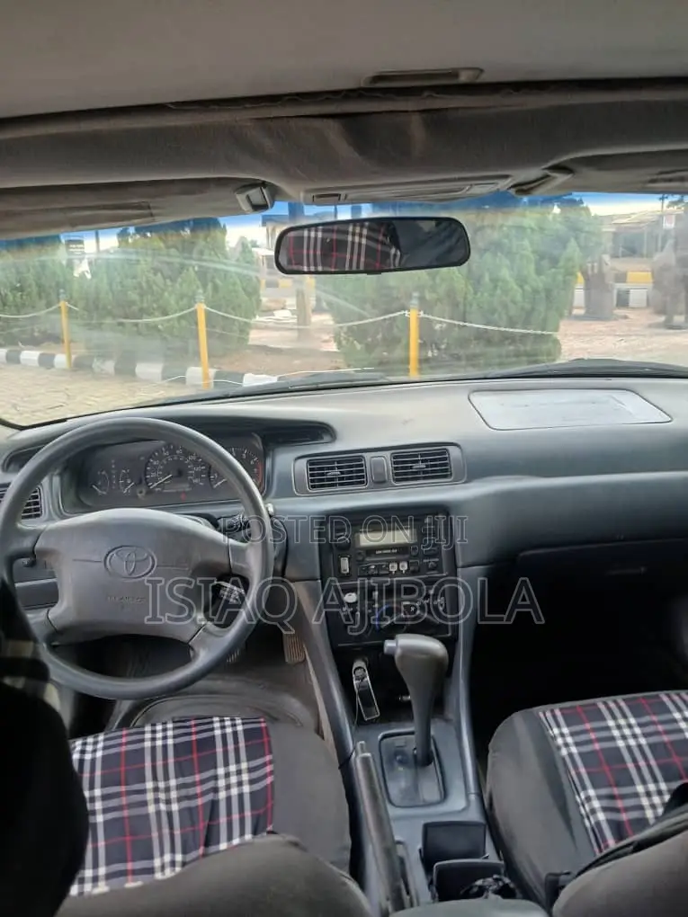 Toyota Camry 2000 Gray
