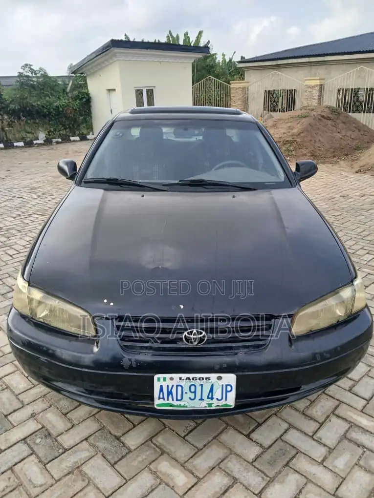 Toyota Camry 2000 Gray