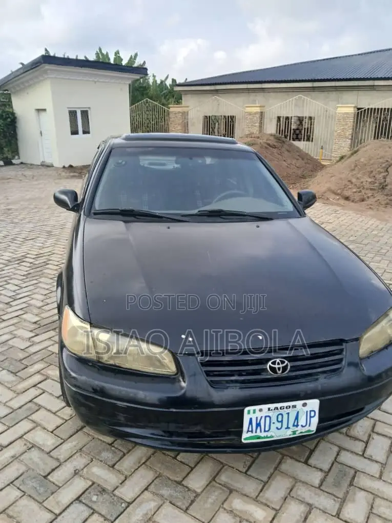 Toyota Camry 2000 Gray
