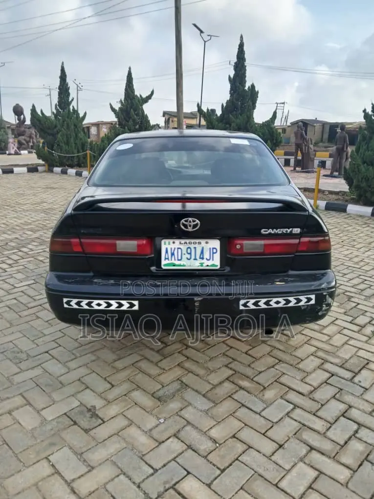 Toyota Camry 2000 Gray