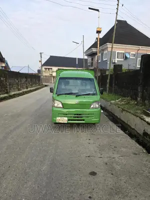 Daihatsu Hijet 4wd Pickup Truck With Factory Container Box