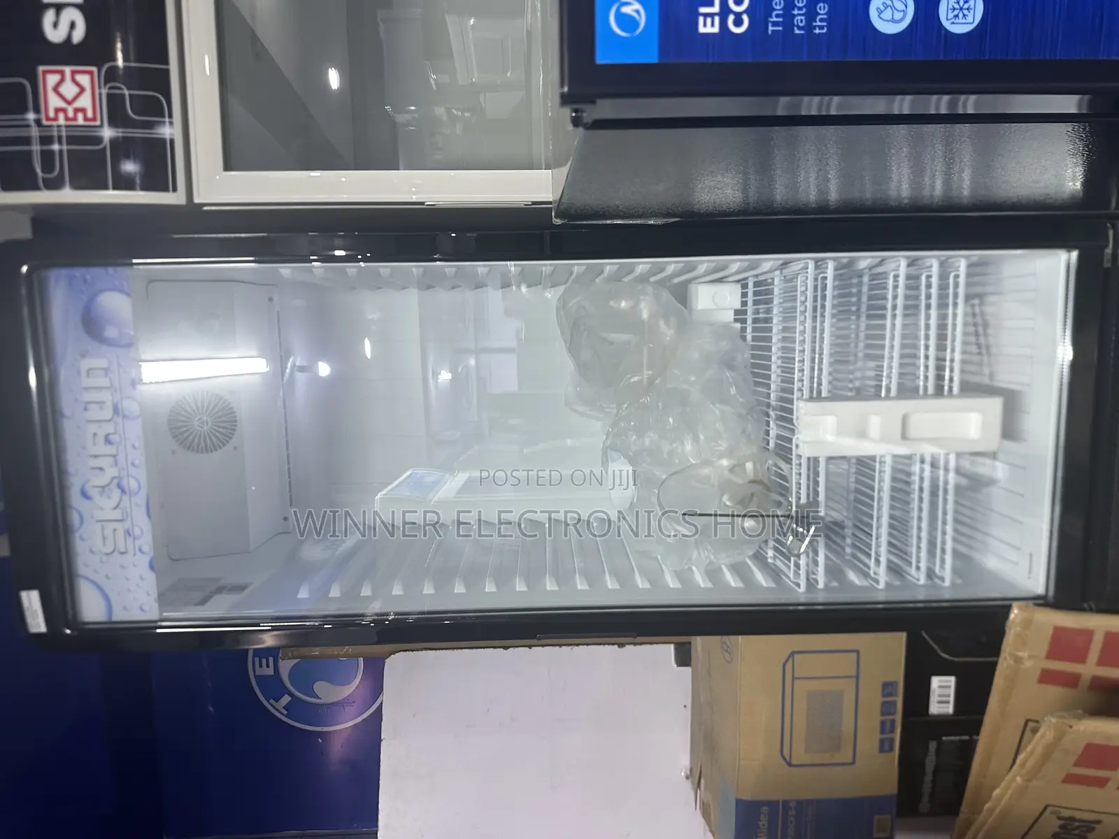 Skyrun Showcase Freezer 380 Liters