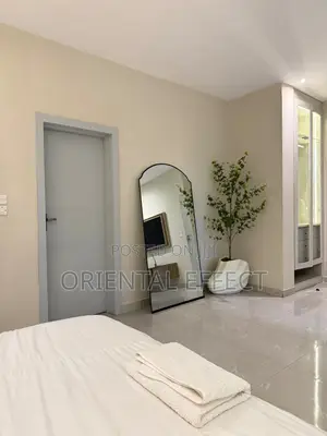 Off-White Seashell Decorative Planter With Artificial Japanese Tree