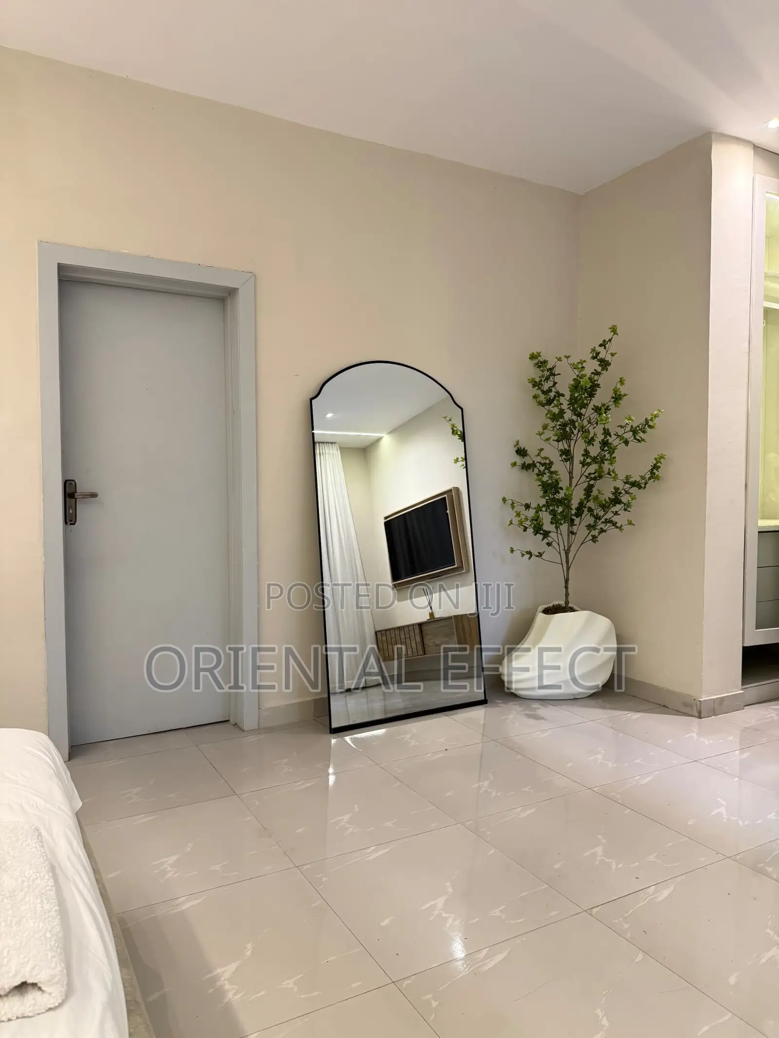 Off-White Seashell Decorative Planter With Artificial Japanese Tree