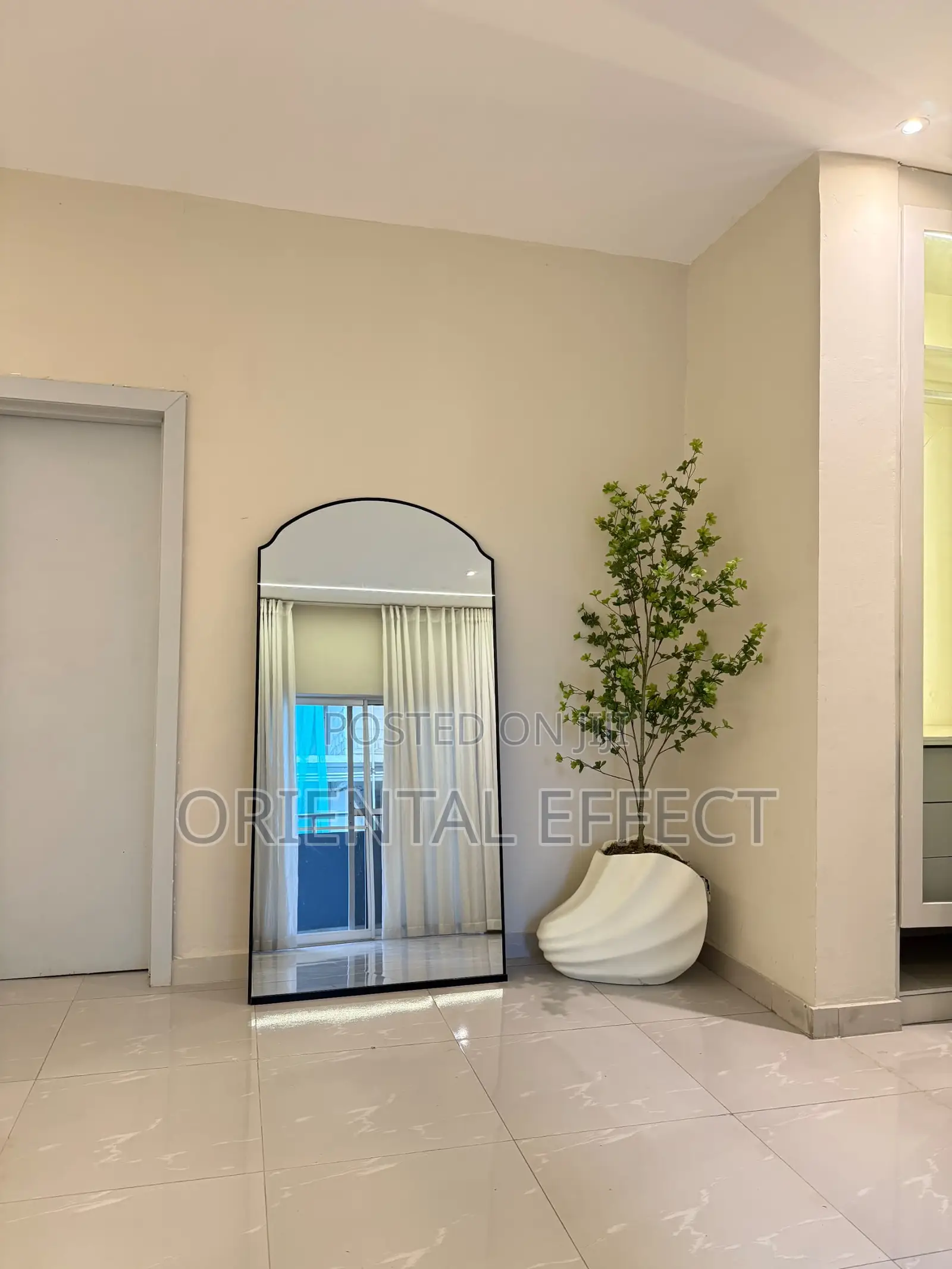 Off-White Seashell Decorative Planter With Artificial Japanese Tree