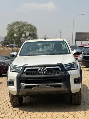 New Toyota Hilux 2024 White