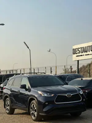 Toyota Highlander 2021 Blue