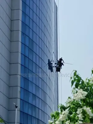 High-rise Buildings Facade Cleaning Maintenance
