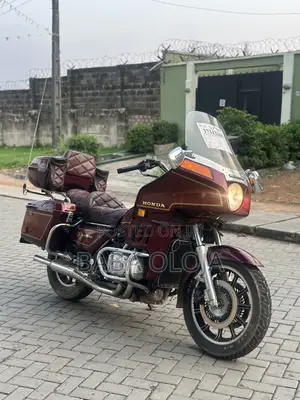 Honda Gold Wing 1983 Gold