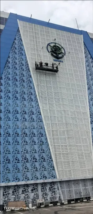 High Rise Building Facade Cleaning Pro