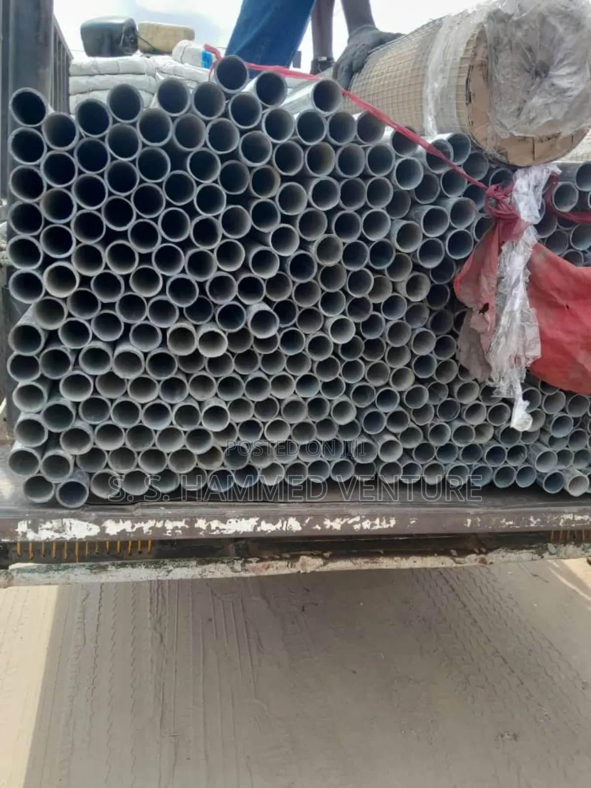 1 Inche by 1.2 Mm Thickness Gavalnized Pipes