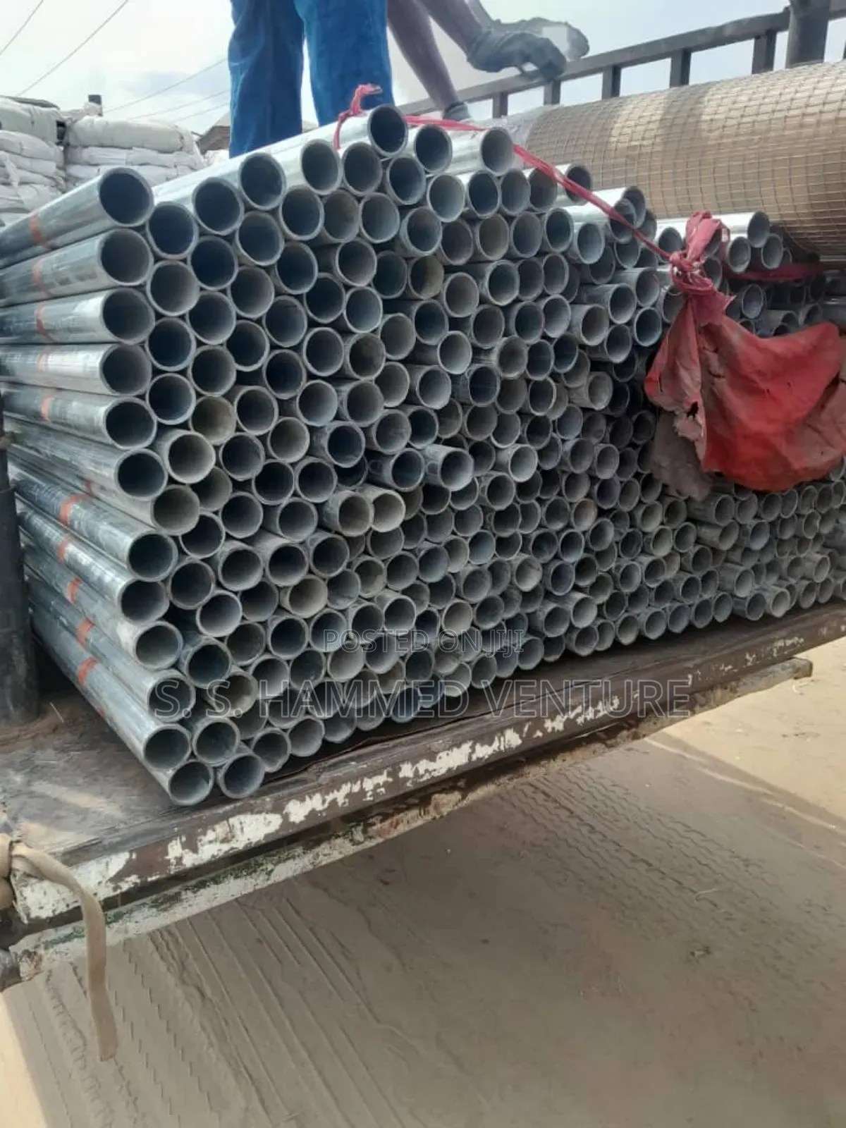 1 Inche by 1.2 Mm Thickness Gavalnized Pipes