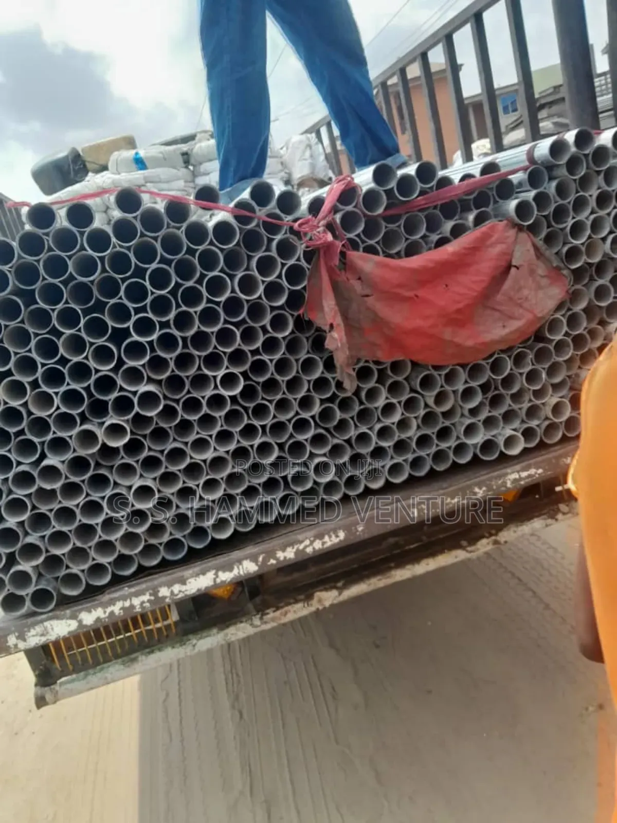 1 Inche by 1.2 Mm Thickness Gavalnized Pipes