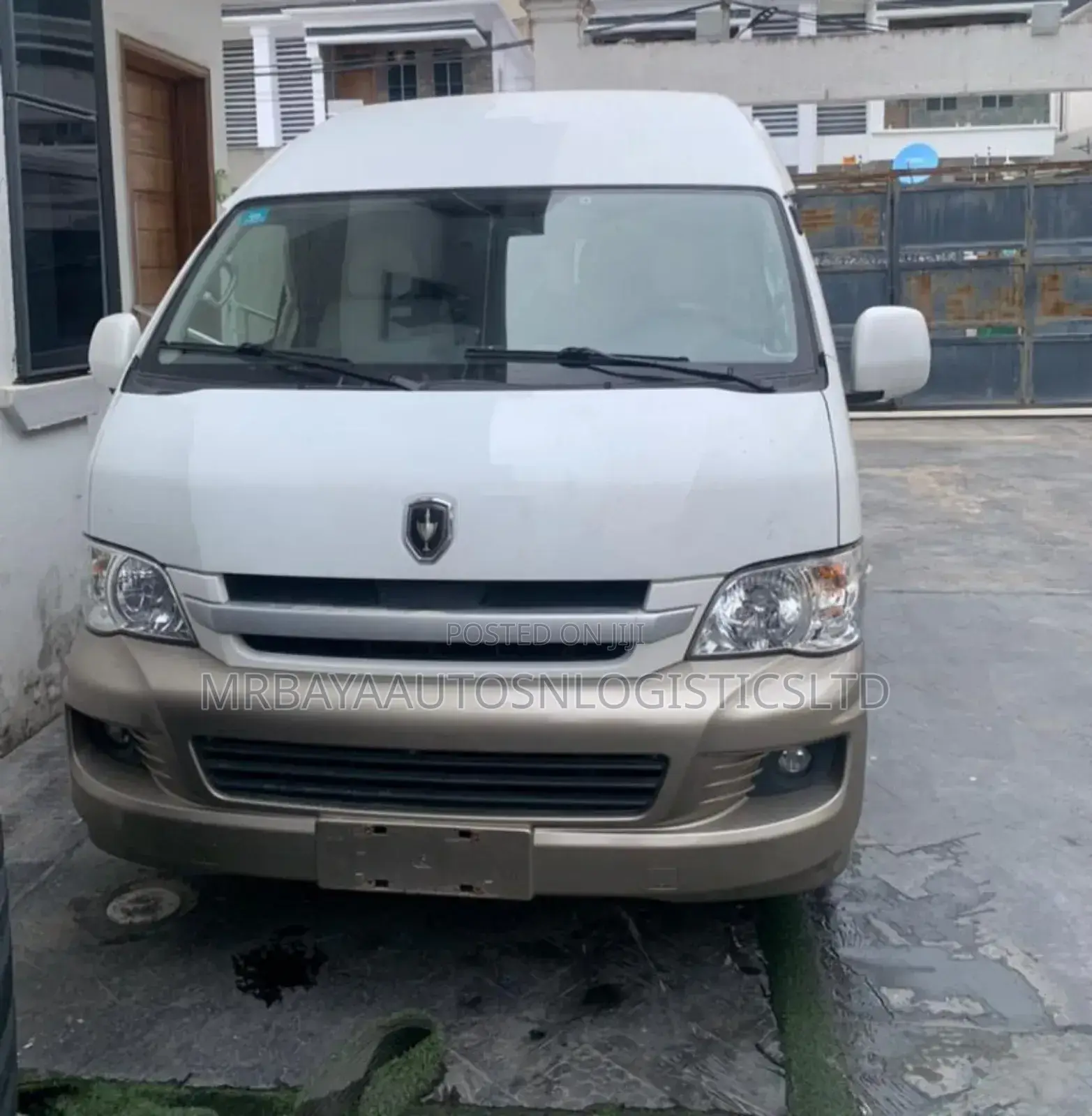 Toyota HiAce 2016 White