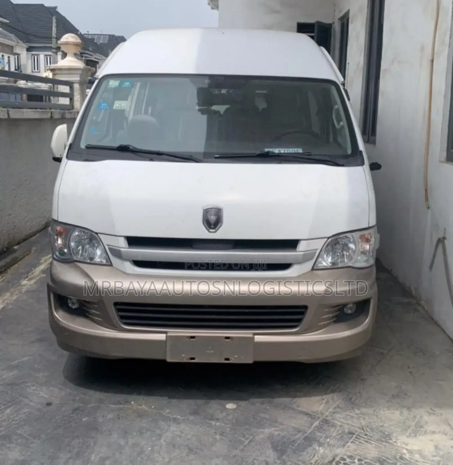 Toyota HiAce 2016 White
