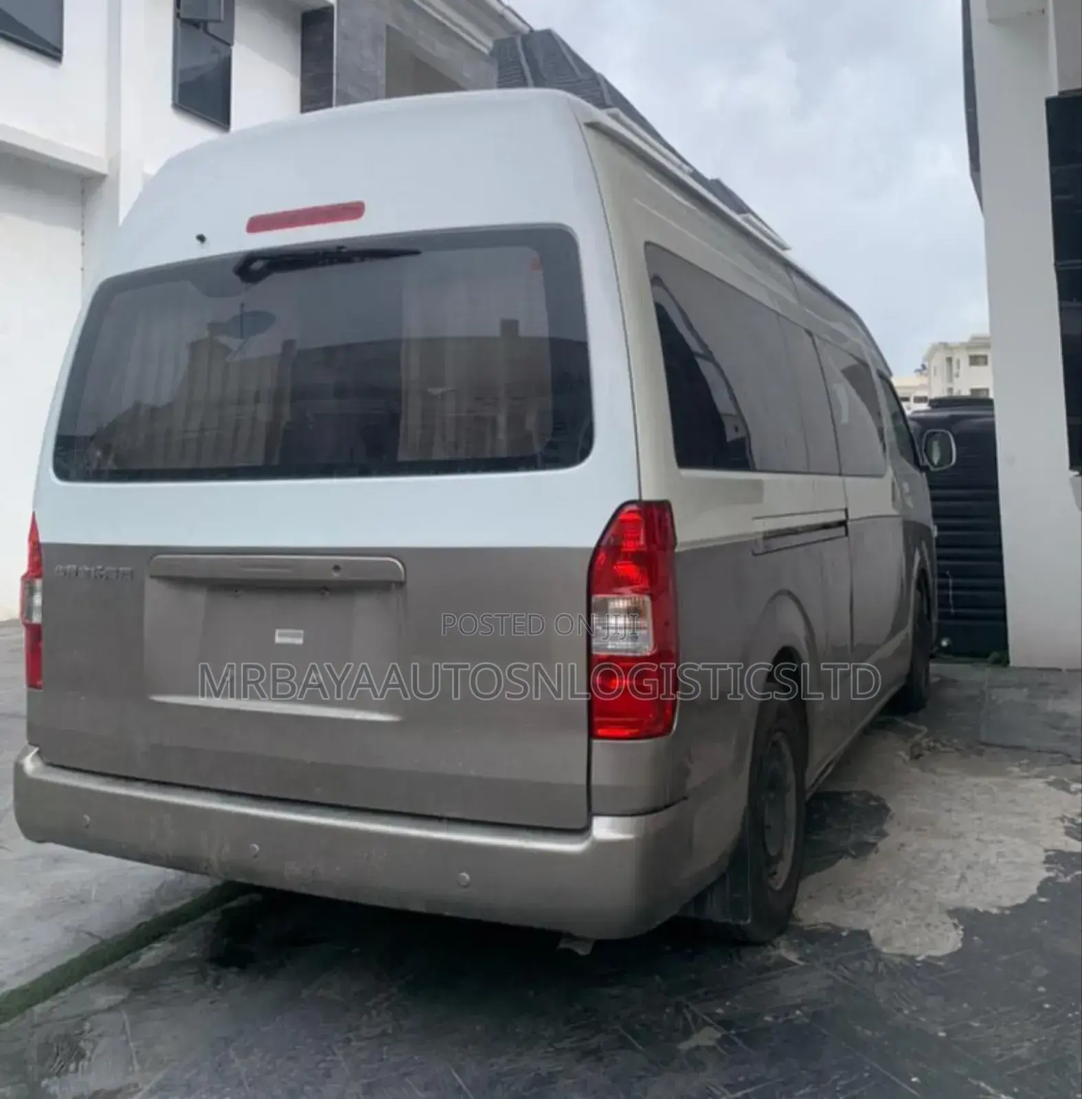 Toyota HiAce 2016 White