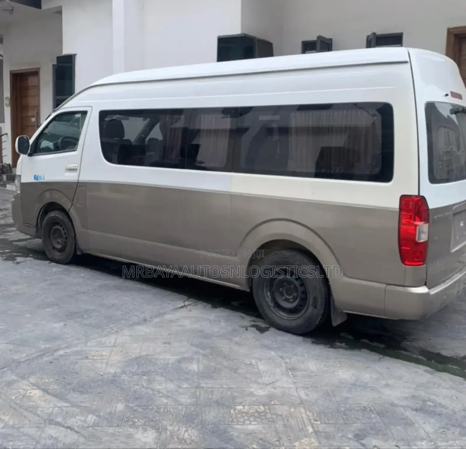 Toyota HiAce 2016 White