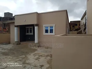 9bdrm Block of Flats in Ibadan for sale