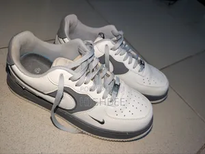 Original Nike Air Force 1 (Eu 42) – Very Clean Usa Pair
