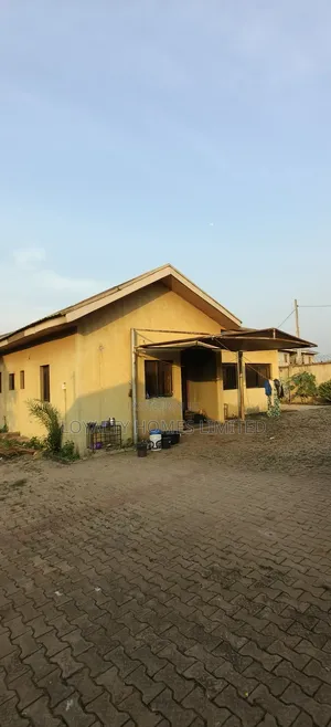 5bdrm Bungalow in Akute for sale