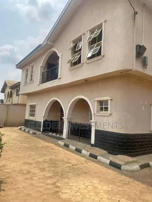 2bdrm Block of Flats in Off Ago-Palace Way for sale