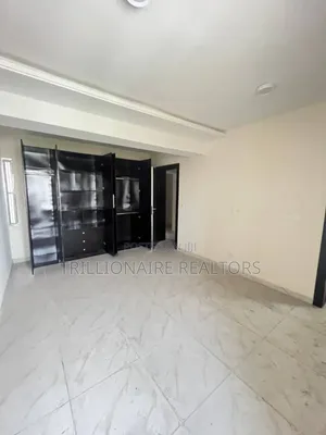 4bdrm Duplex in Chevron for rent