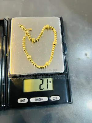 18 Karat Gold Hand Bid