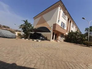 5bdrm Townhouse/Terrace in Mabushi for sale