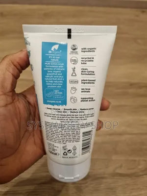 Dr.Organic Skin Clear Exfoliating Scrub With Grapefruit and Salicylic