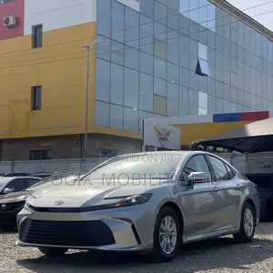 Toyota Camry 2025 Silver
