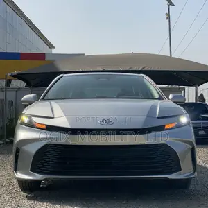 Toyota Camry 2025 Silver